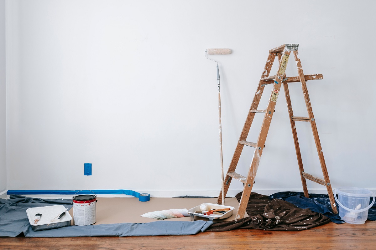 ladder and painting tools in a room